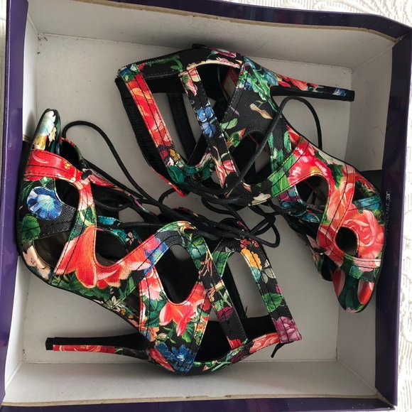 NEW Steve Madden "DITTAA" Floral Lace Stiletto Heels 9 Black Red Green Lolita - Picture 1 of 14